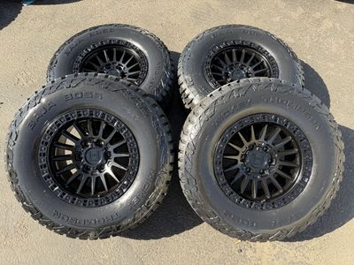 New 285/70r17 AT Hostile H137 6x5.5 Chevy Tacoma 6