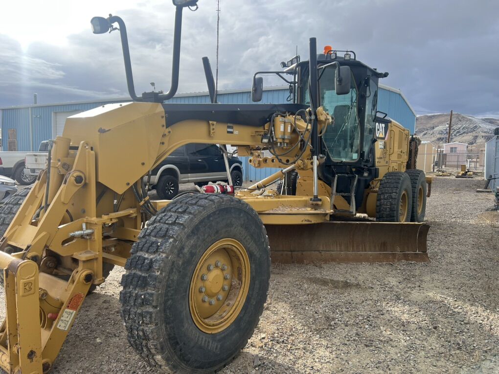 140 M Caterpillar Motor Grader W/ Ripper