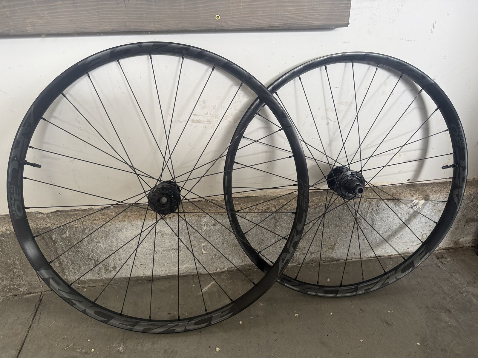 Race Face AR Offset 30 29er Mountain Bike Wheelset 29" Front / 27.5” Rear.