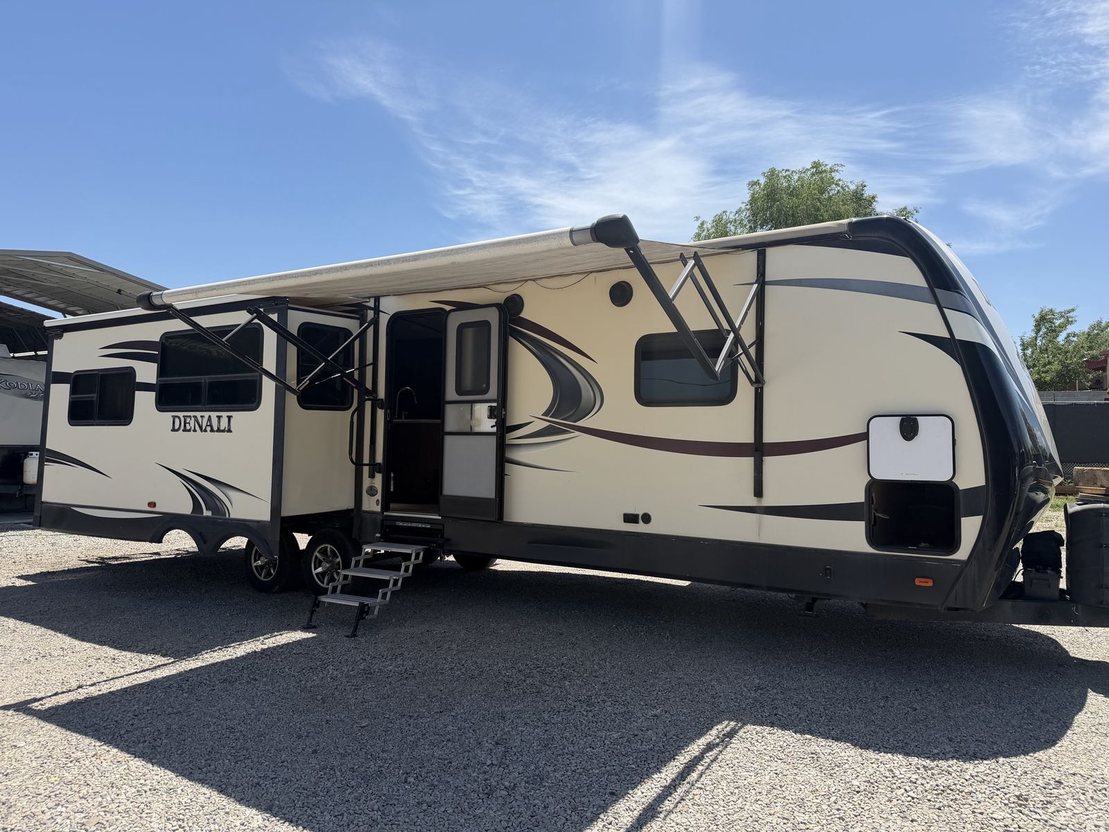 2017 Dutchmen Denali 287RE