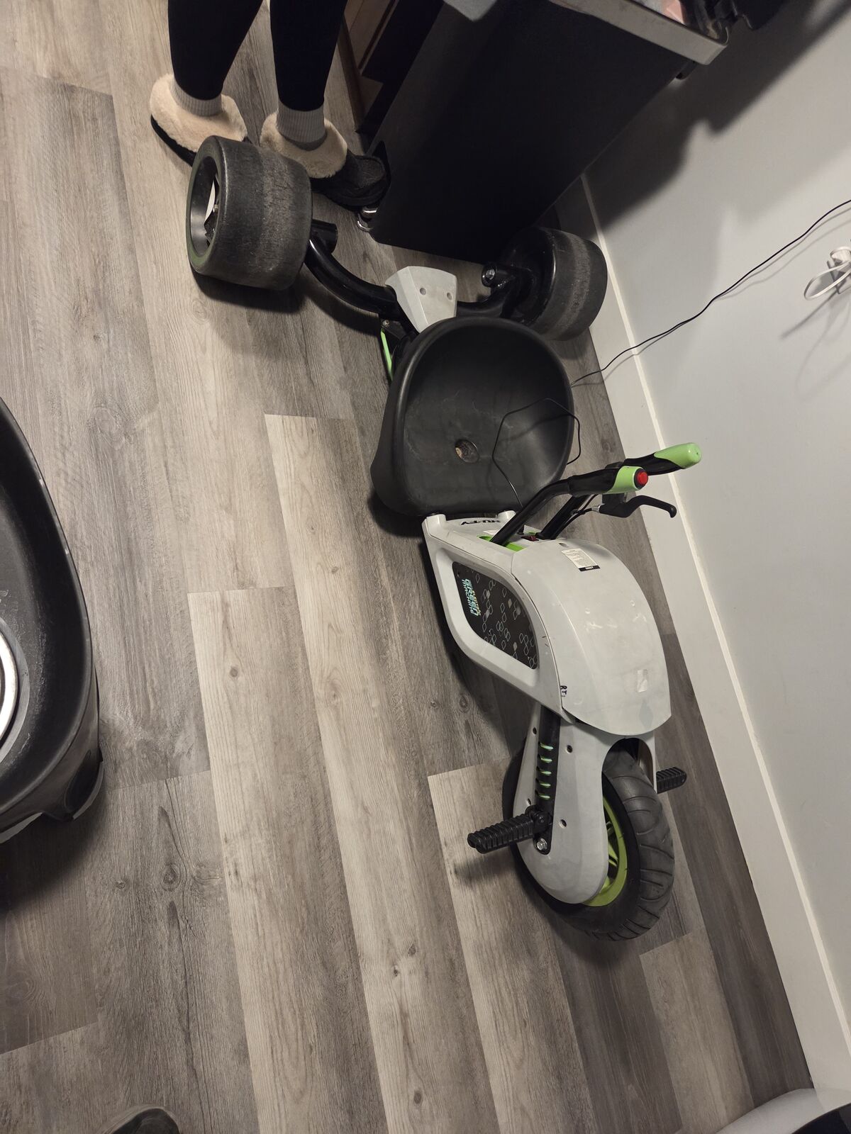 Power wheel riding toy with charger