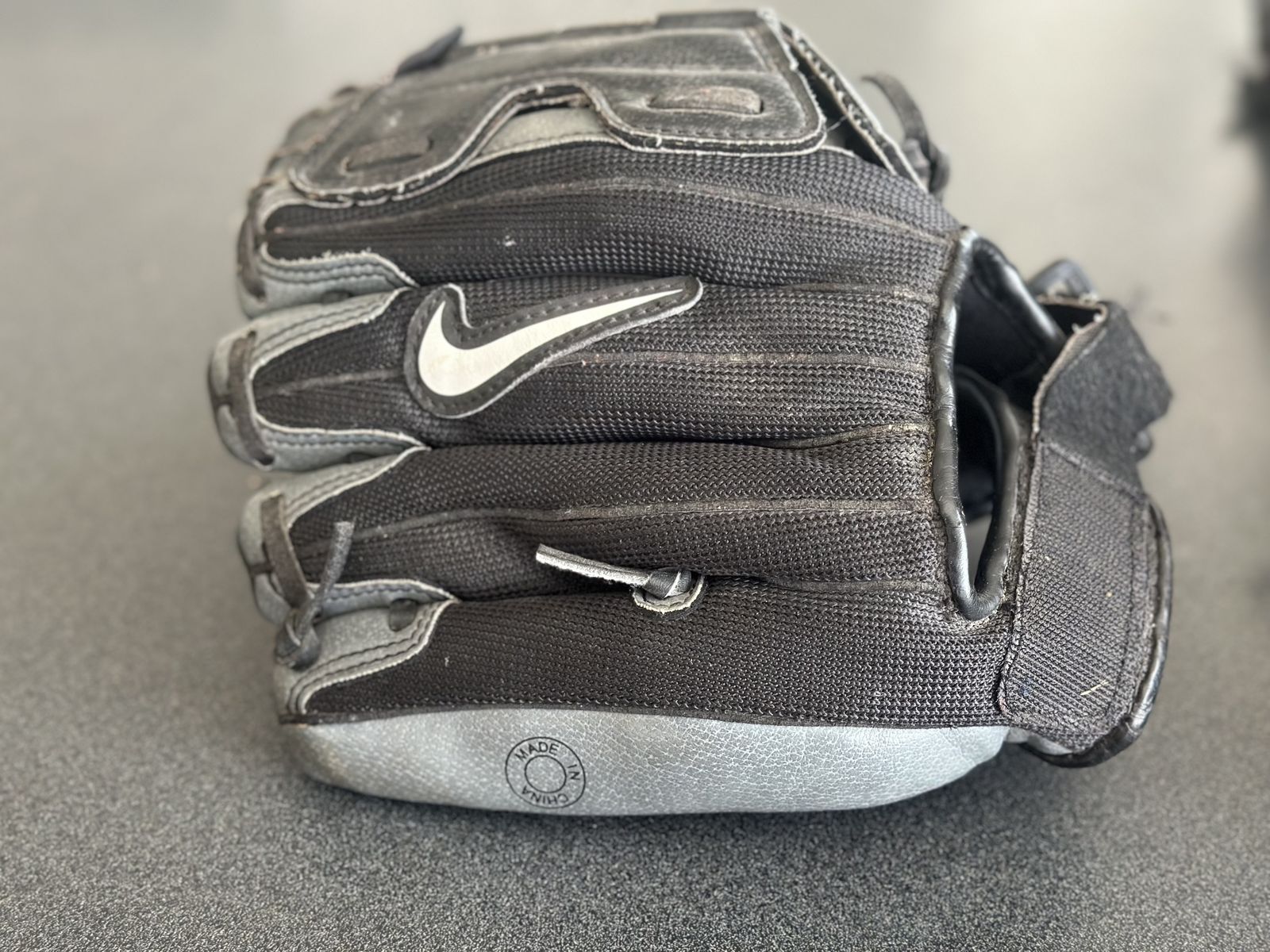 Used Nike IGNITOR Baseball Glove Black 11