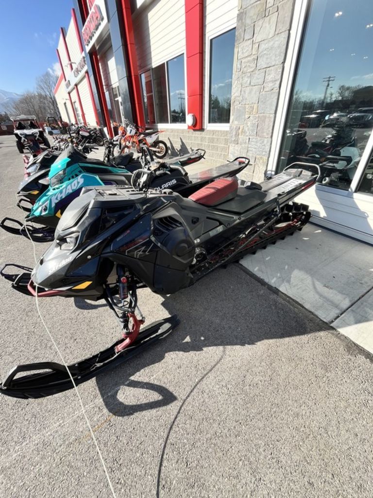 2023 Ski-Doo Summit® X® with Expert Package Rotax®