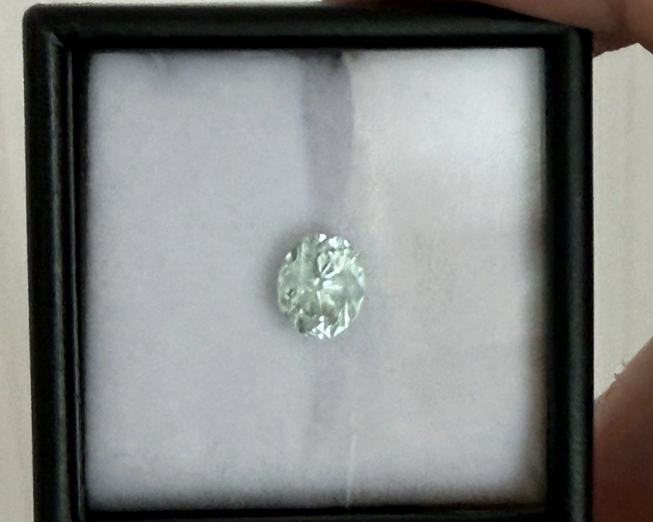 SPECTACULAR AAA .94 CT MINT GREEN MUZO MINED COLOMBIAN EMERALD! 100% NATURAL!