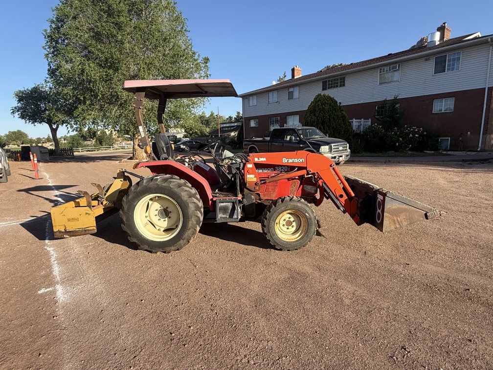 Branson 3820i 4x4 Tractor