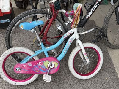 Schwinn Iris 16 Inch Kids Bike - Light Blue and Pink