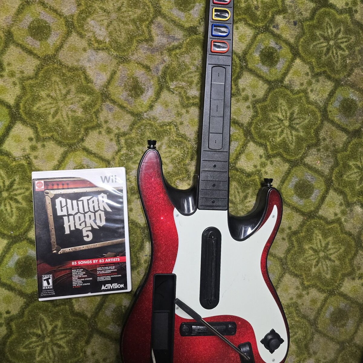 WII GUITAR HERO 5 WITH GAME (LIKE NEW)
