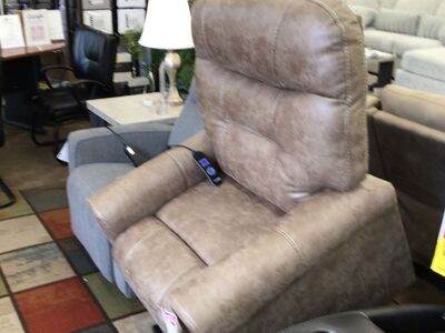 Having Surgery??? Power Lift Chairs!!! $698-