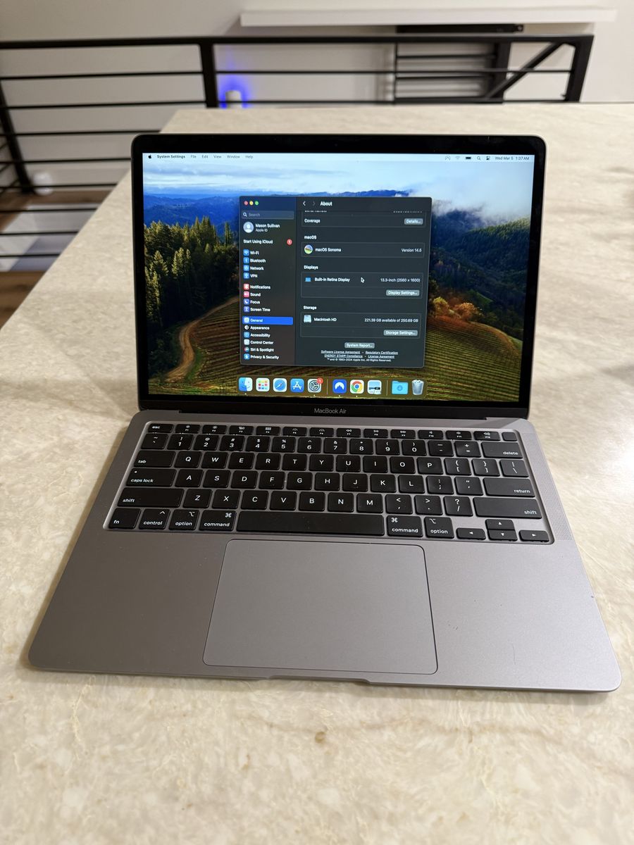 MacBook Air 13” (2020, i3, 8GB RAM, 256GB SSD)