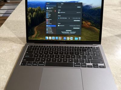 MacBook Air 13” (2020, i3, 8GB RAM, 256GB SSD)