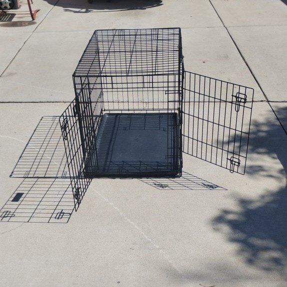 Large dog kennel cage Folding Metal Wire Dog Crate with Double Doors & Plastic Tray very clean