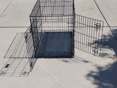 Large dog kennel cage Folding Metal Wire Dog Crate with Double Doors & Plastic Tray very clean