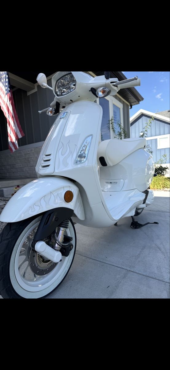 2023 VESPA PRIMAVERA 150 JUSTIN BIEBER EDITION - LOW MILES