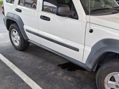 2007 jeep liberty 4x4 sold as complete only. needs cylinder head.