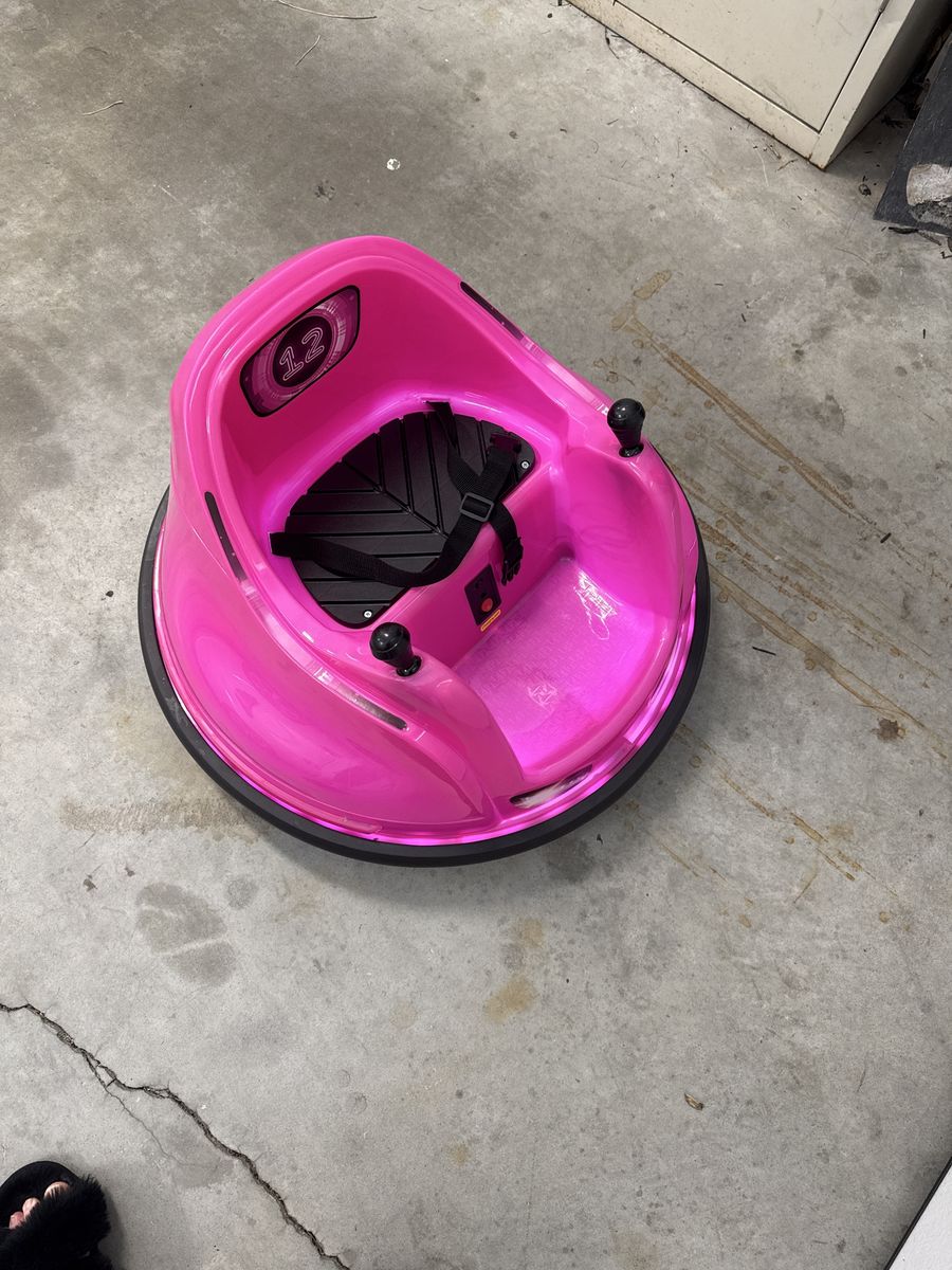 Flybar 12V Murphie Electric Bumper Car Ride-On Toy for Kids, Pink, in excellent working condition.