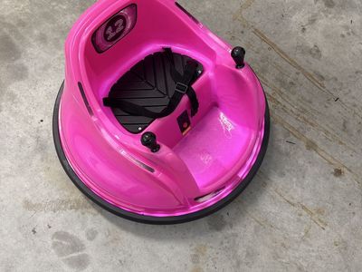 Flybar 12V Murphie Electric Bumper Car Ride-On Toy for Kids, Pink, in excellent working condition.