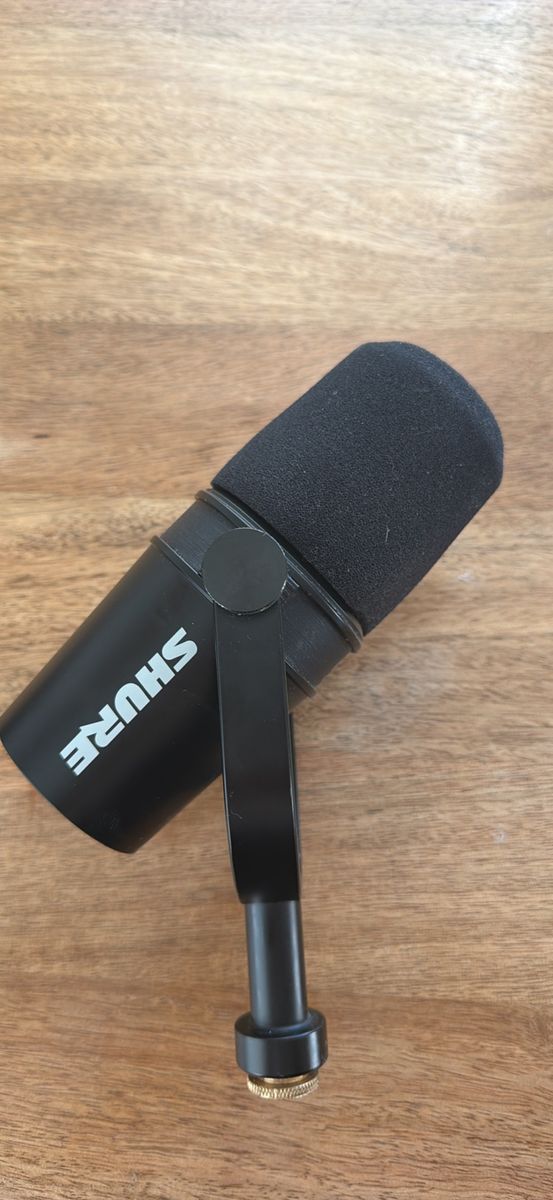 Shure MV7X Full Setup (Mic + Arm + Cable)