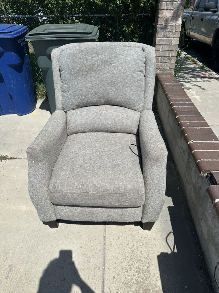 Free RecLainer Couch