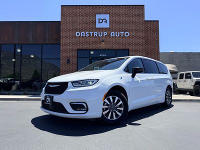 2024 Chrysler Pacifica Plug-In Hybrid Select