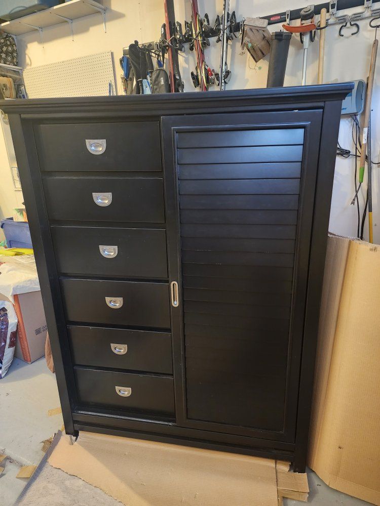 Dresser, Gentlemans Door Chest, Ashley Furniture