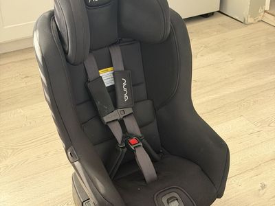 Like-New Nuna RAVA Convertible Car Seat