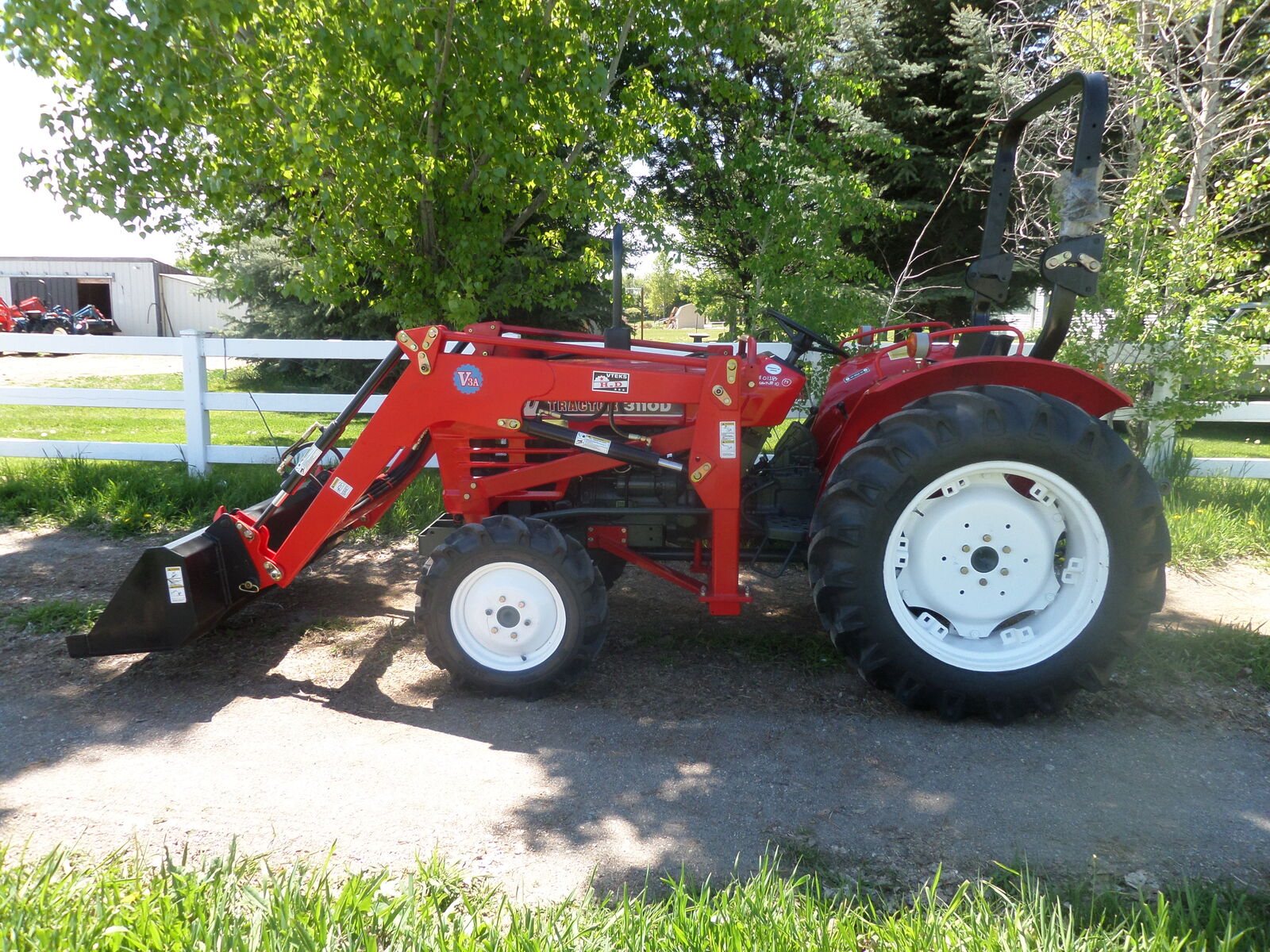 33 HP Yanmar 4x4 Diesel tractor Loader PKG