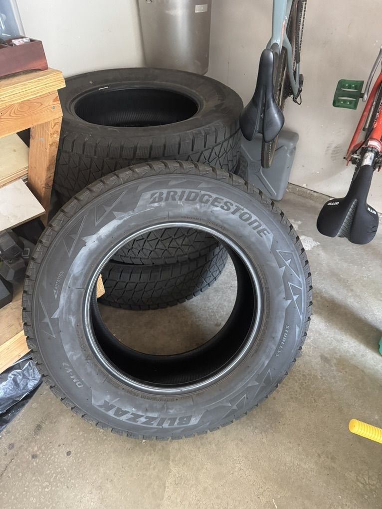 For sale: Bridgestone Blizzak DMV2 275/65 R18