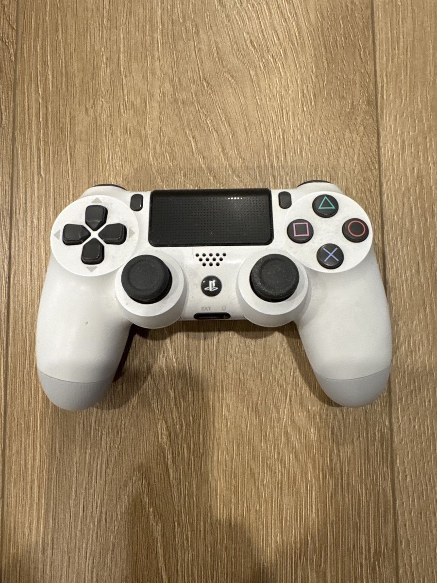 PS4 Controller