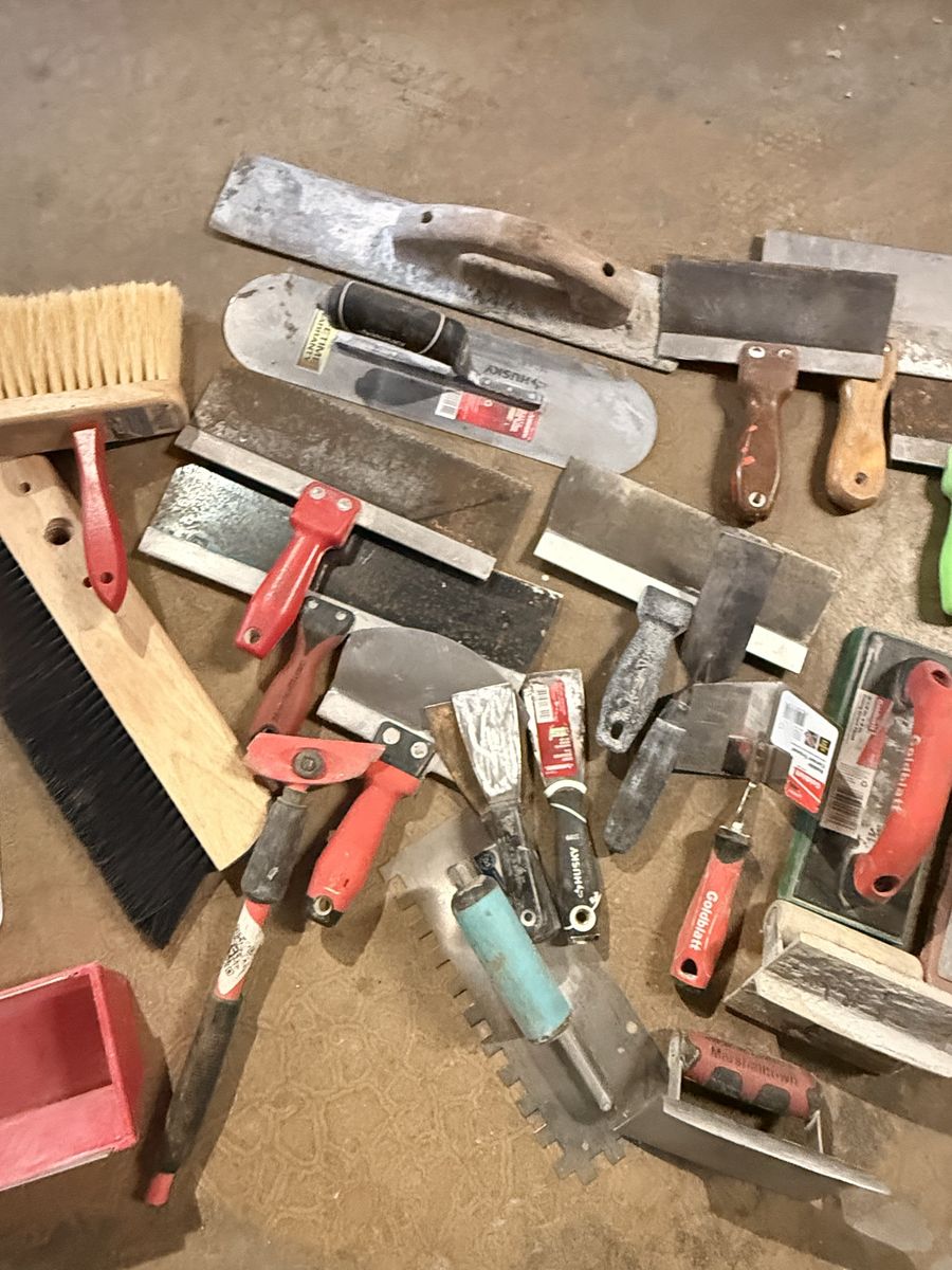 Lot of cement & sheet rocking tools