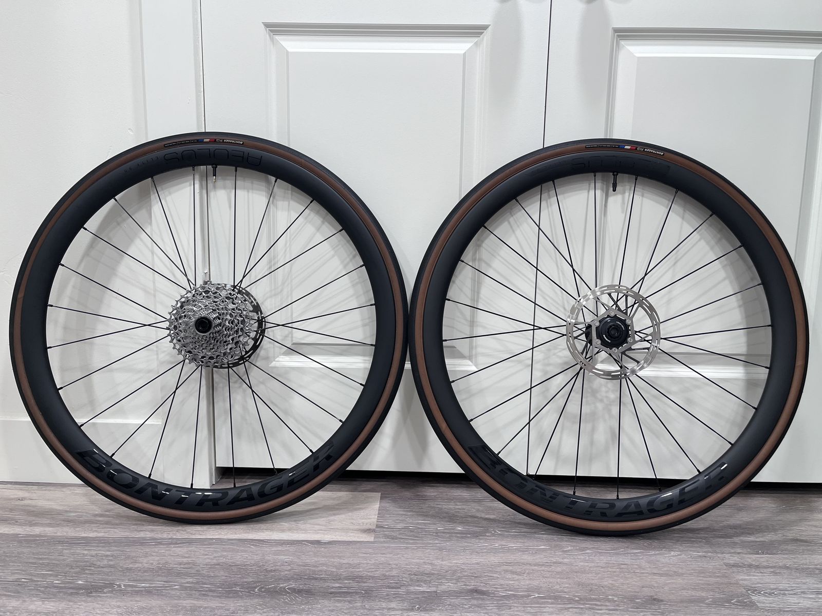 Bontrager Aeolus Elite 35 Carbon Tubeless Wheelset