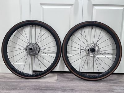 Bontrager Aeolus Elite 35 Carbon Tubeless Wheelset