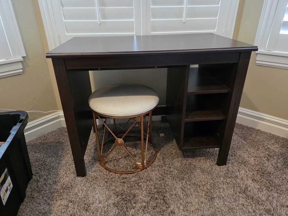 Vanity desk and stool