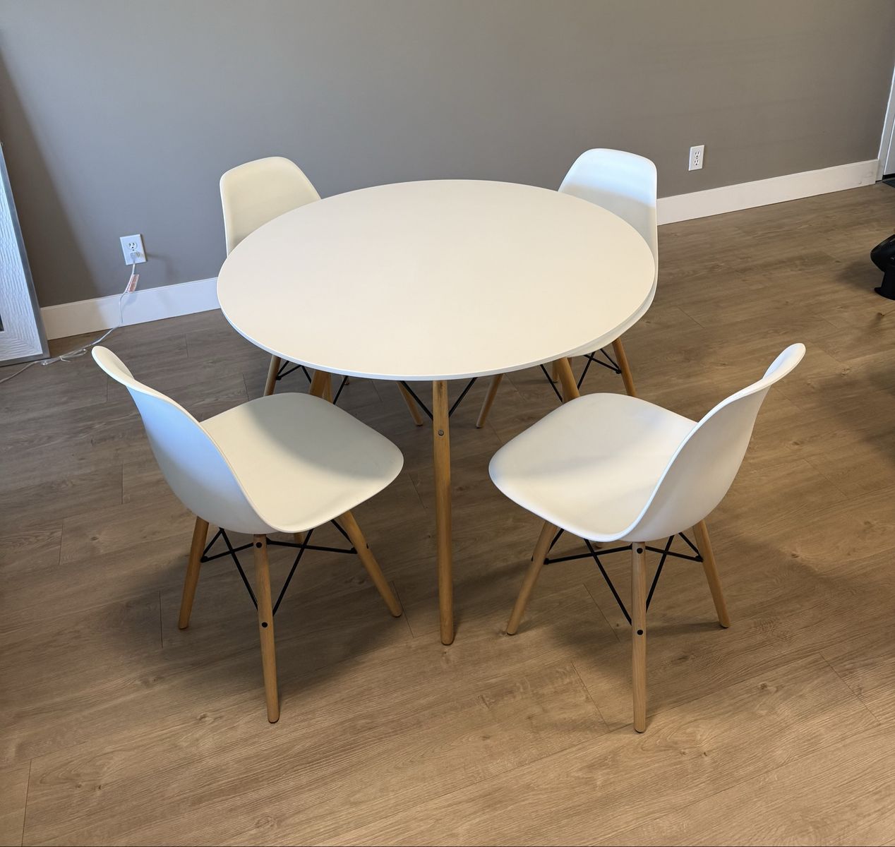 Modern White Round Dining Table with 4 Chairs