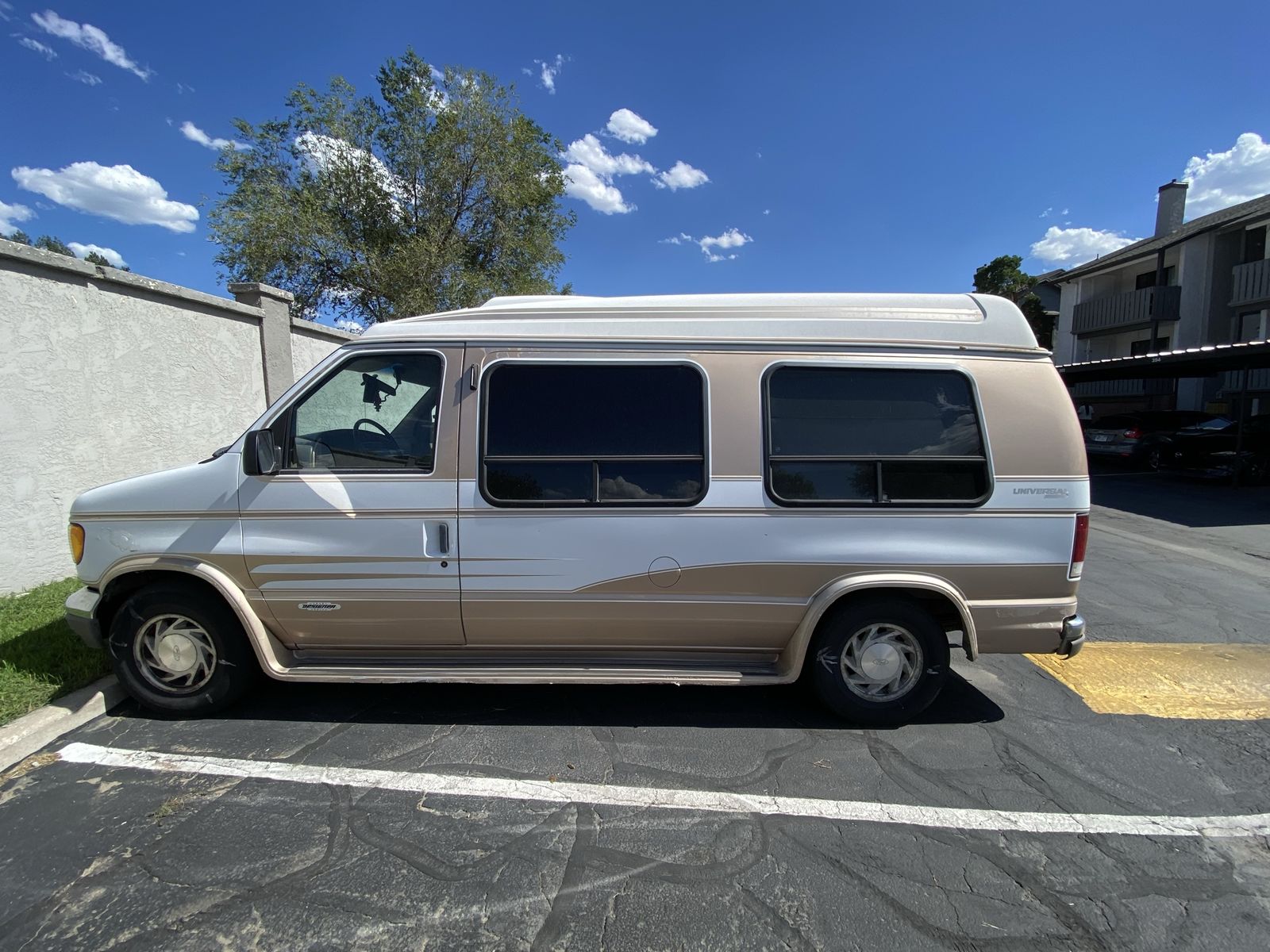 1995 Ford E-150 and Econoline 150