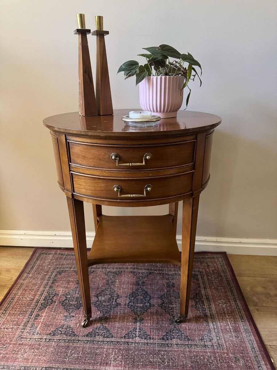 Vintage Hekman Mahogany Round Side Table