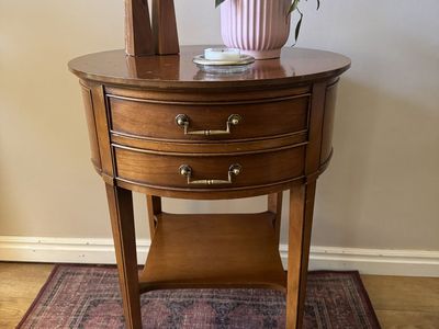 Vintage Hekman Mahogany Round Side Table