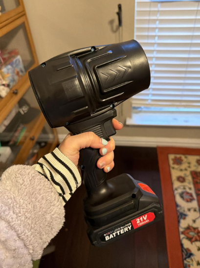 New in box Cordless Leaf Blower