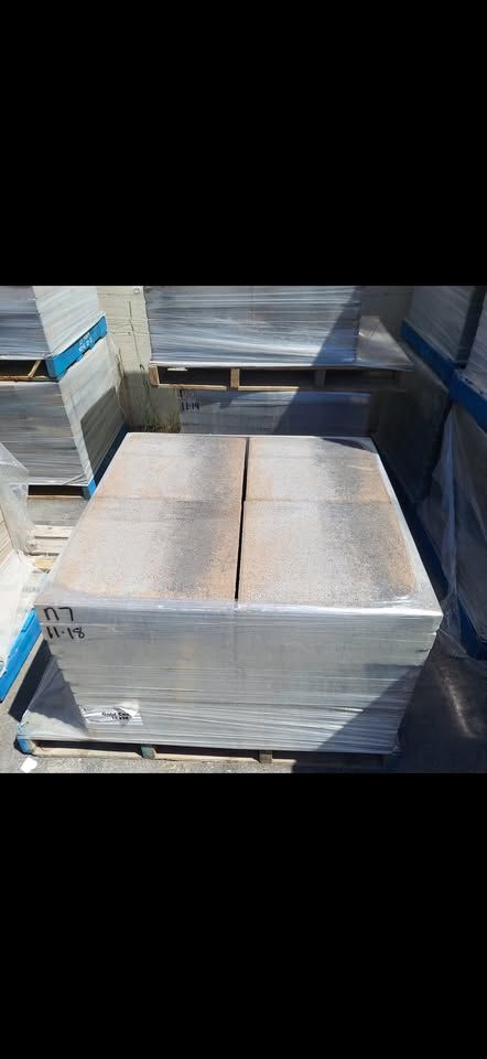 Gold Coast 18"x18" Concrete Pavers