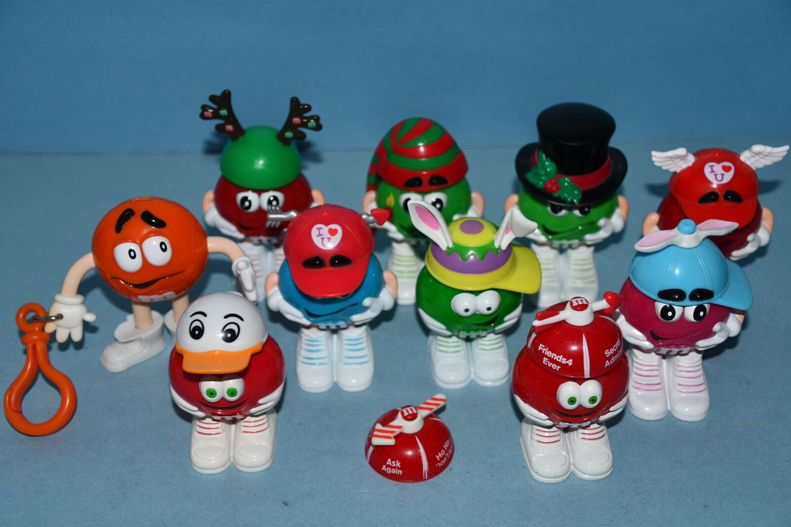 9 M&M CANDY DISPENSERS + 1 M&M KEY CLIP ~ REMOVABLE HATS for EASY FILL ~ RABBIT, DUCK.... ~ CLEAN ~ ALL FOR $5