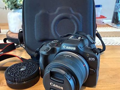 Canon EOS R100 with Canon RF-S 18-45mm lens and case
