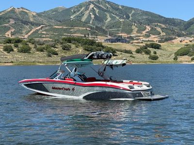 2016 Mastercraft X46 surf
