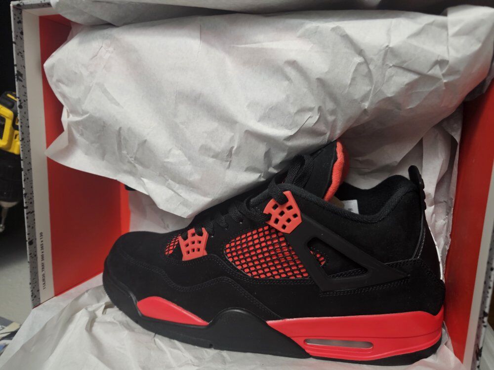 Jordan 4 Retro Red Thunder
Size 13 CT8527-016 100%