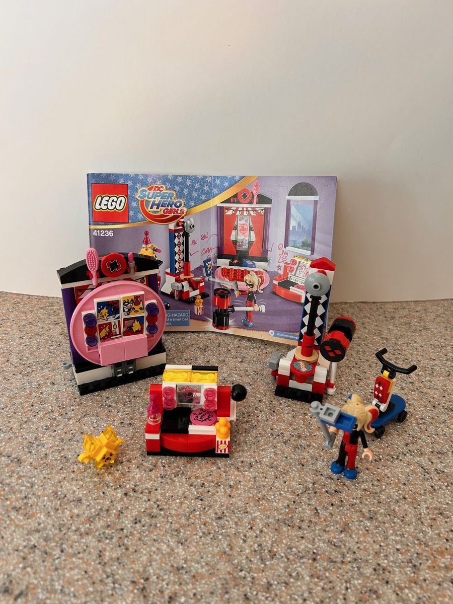 LEGO DC Super Hero Girls 41233 - Harley Quinn Dorm (100% Complete, Retired)