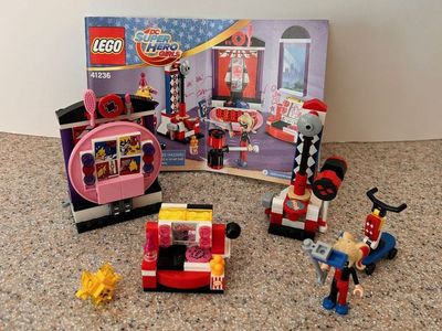 LEGO DC Super Hero Girls 41233 - Harley Quinn Dorm (100% Complete, Retired)