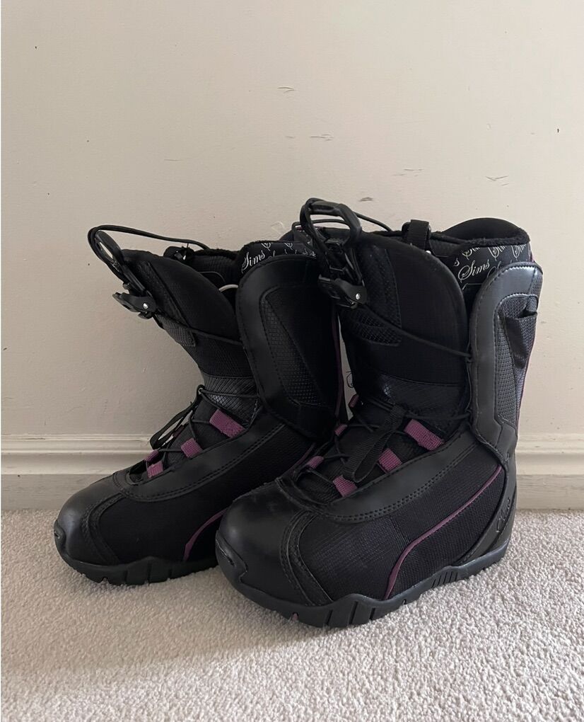 Nice Sim’s Snowboard Boots Women 7