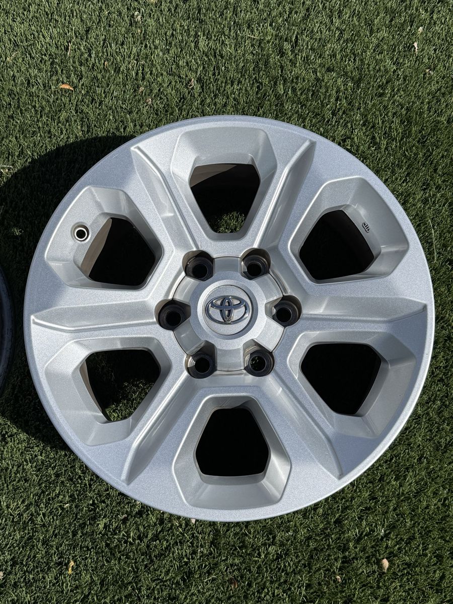 Main image 3