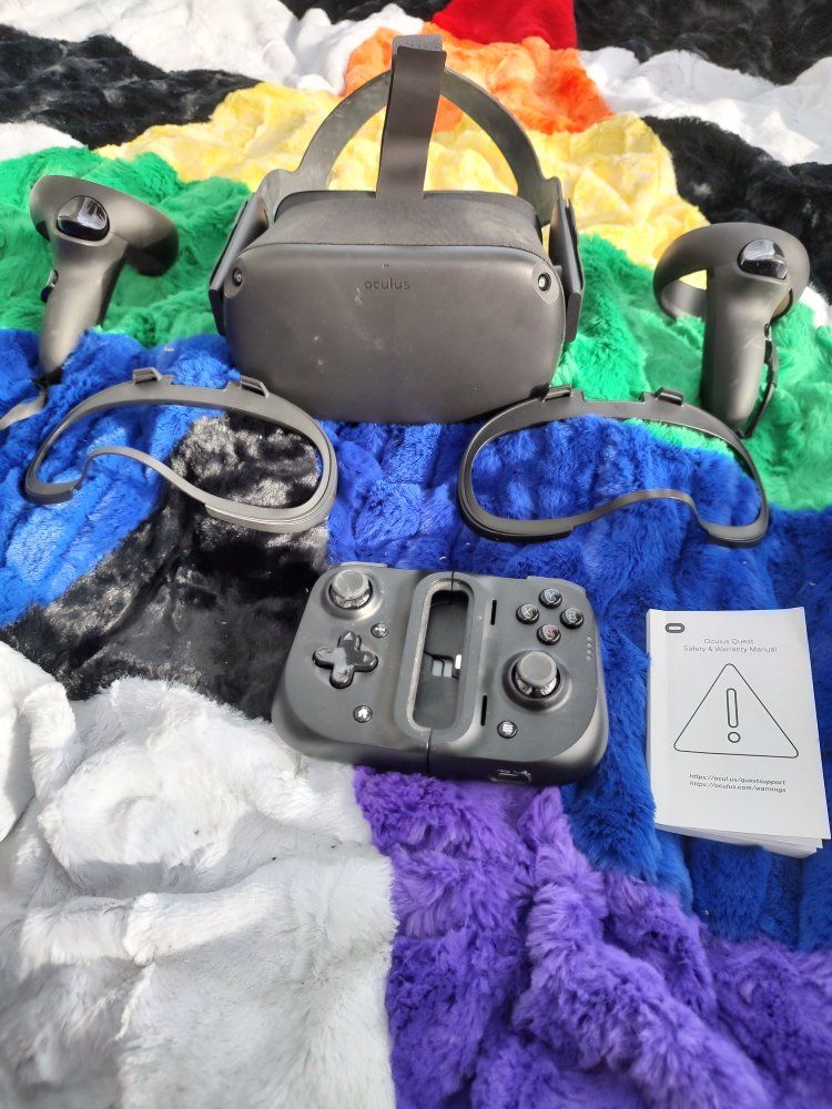 Oculus Quest 64GB VR Headset with Touch Controllers & MOGA XP5-X Plus Controller