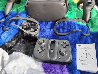 Oculus Quest 64GB VR Headset with Touch Controllers & MOGA XP5-X Plus Controller