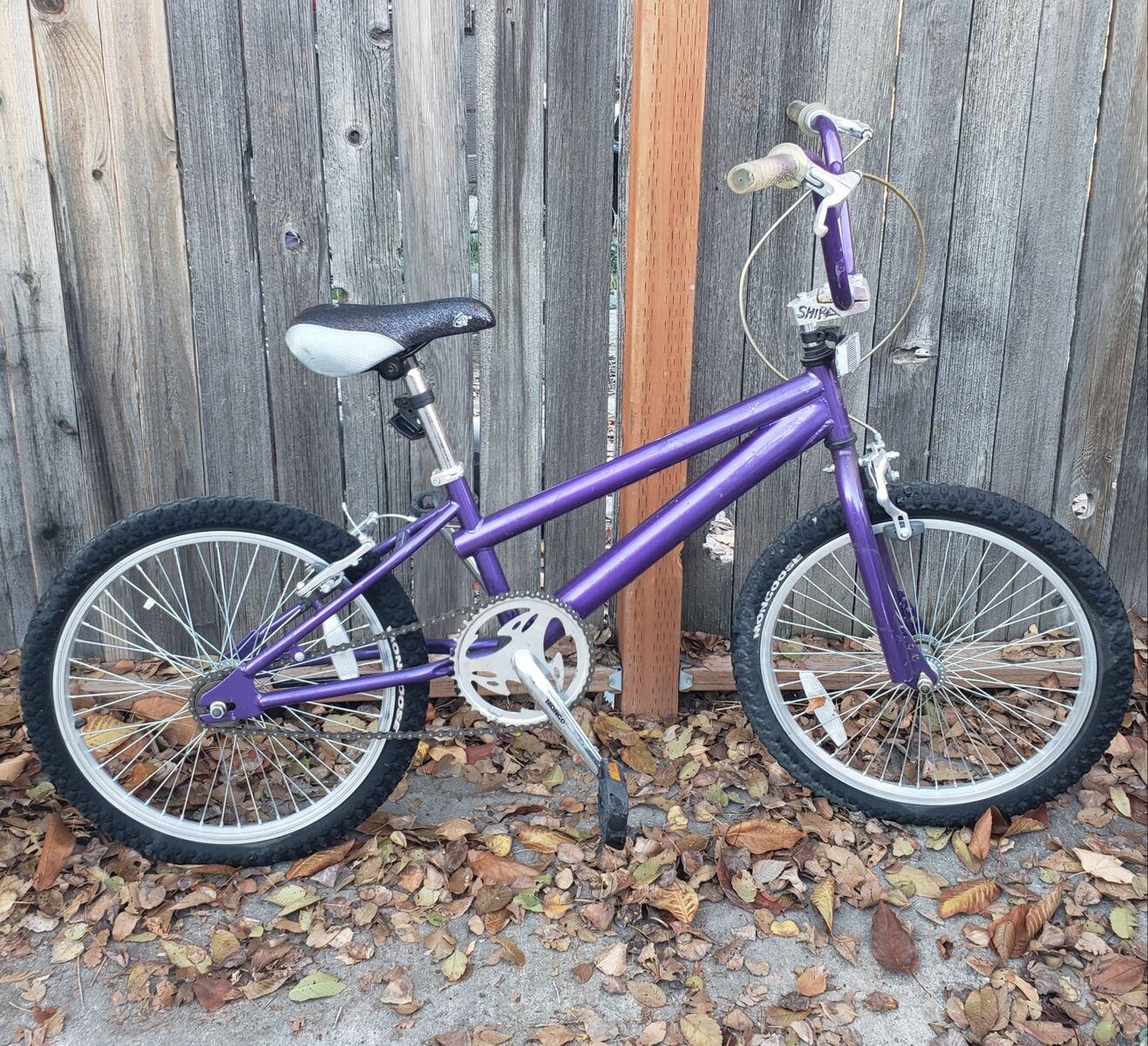 MONGOOSE PURPLE CHILDRENS BMX 20" BIKE