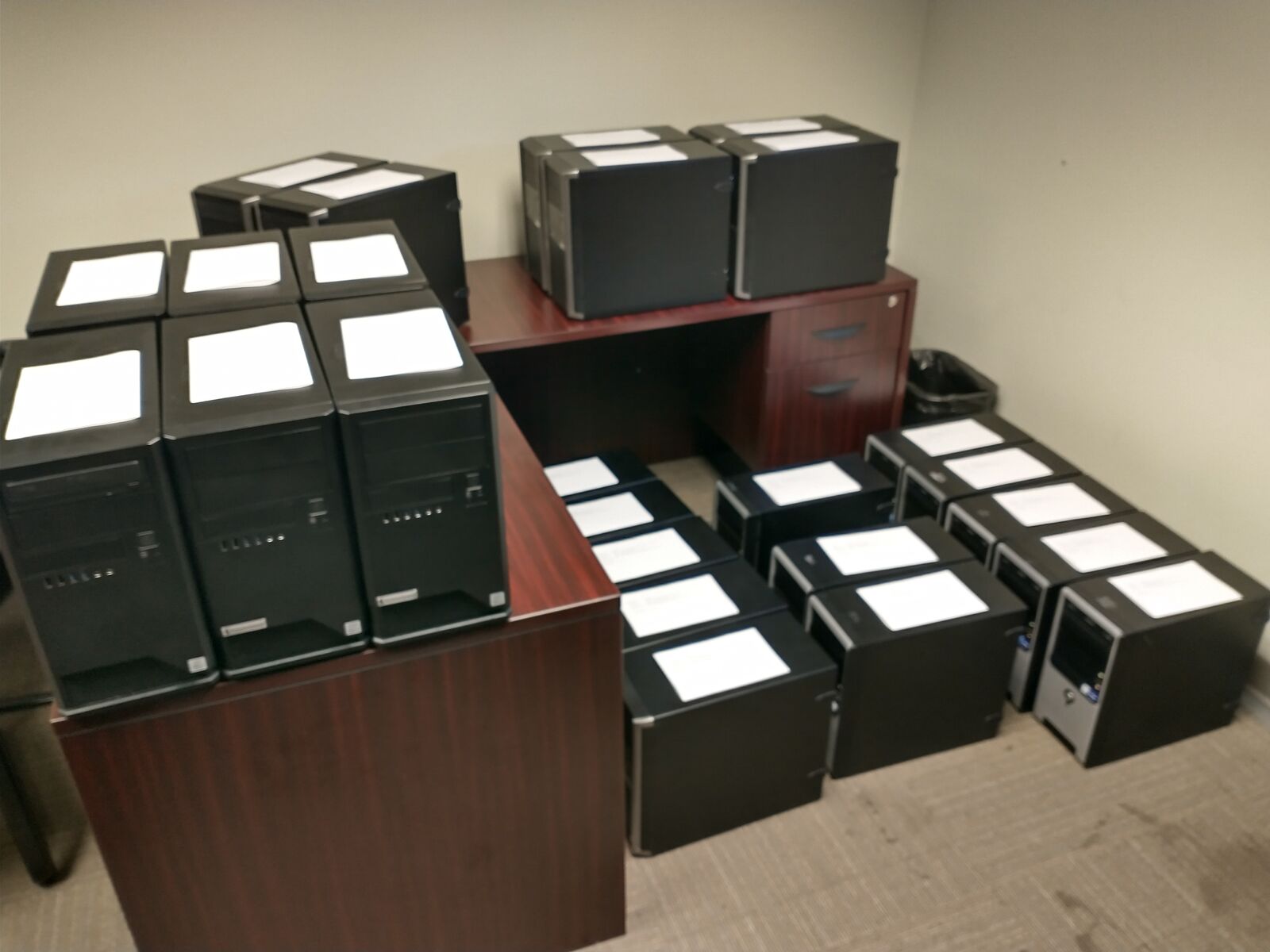 Desktop PCs - Windows 11 Pro, Intel Core i5, 8 GB RAM, 512 GB SSD